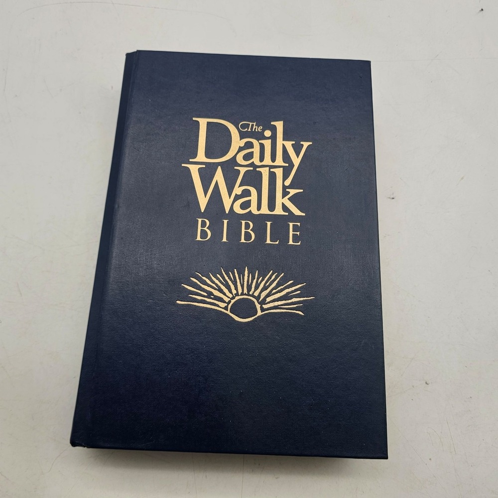 Vintage 1997 The Daily Walk Bible NIV Bruce Wilkinson HC Tyndale Blue Devotional